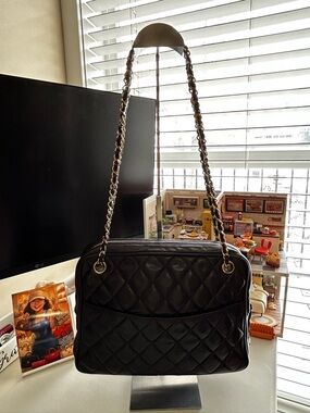 Chanel Quilted Chain-Handle Shoulder Bag in Black